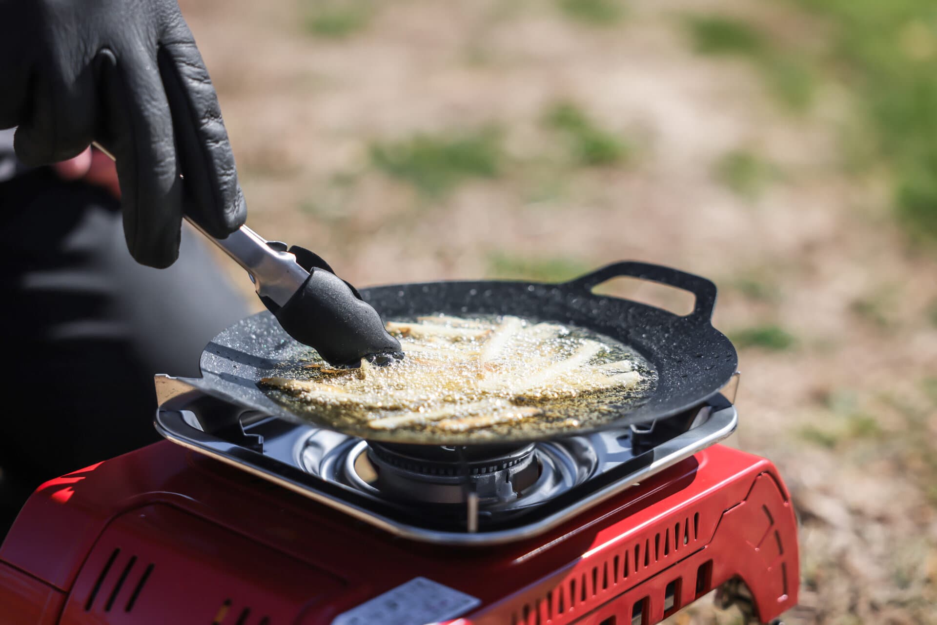 これひとつで焼いたり、炒めたり、煮込んだり、揚げ焼きなど、さまざまな調理をすることが可能！