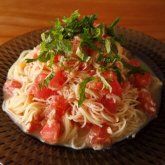 【ワンパンで時短！】夏にひんやりさっぱり！ 10分でできる“ツナとトマトの冷製パスタ”