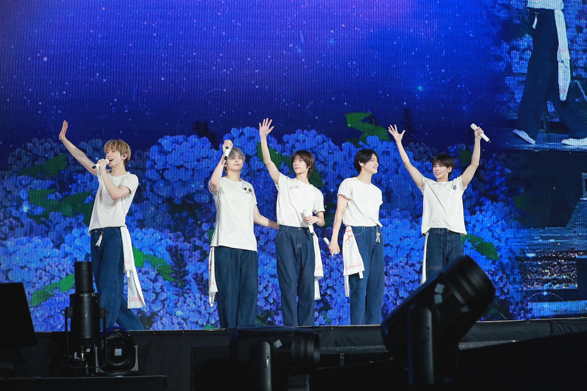 Group_Talk2.jpg