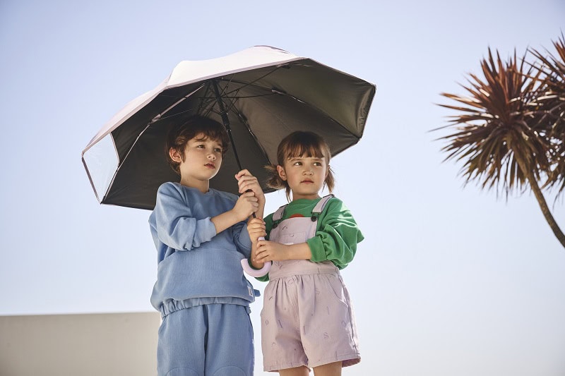 子ども用の晴雨兼用日傘「Finebrella」