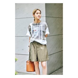 【スナップ】30代のお洒落　プレスに学ぶTシャツコーデ　“個性的なフォトプリントTシャツ”の大人の着こなし