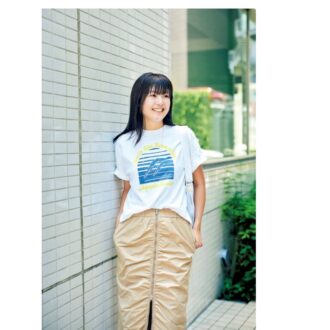 【スナップ】30代のお洒落　プレスに学ぶTシャツコーデ　“レトロなプリントTシャツ”の大人の着こなし