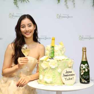 新木優子さんのお誕生日をお祝い。シャンパーニュ「ペリエ ジュエ」のイベントが開催