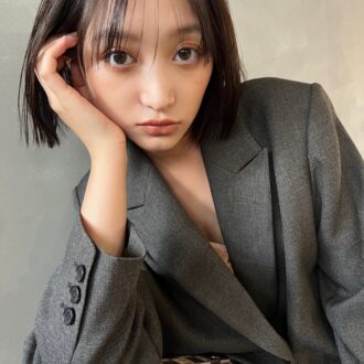 【30代ヘアスタイル／ボブ】 シンプルなのに洒落感たっぷり。ラインを強調したクールなワンレンボブ