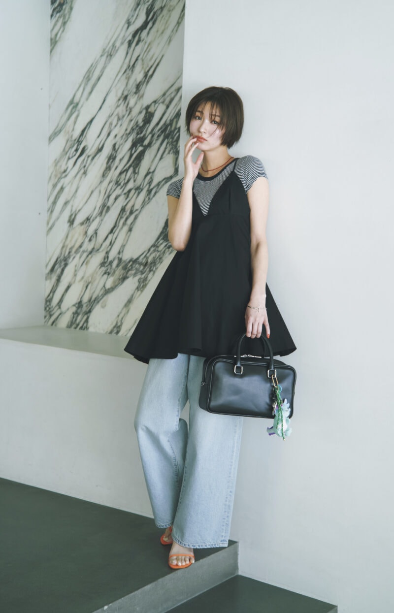 真面目なボストンバッグこそチャームのジャラづけで外す♡