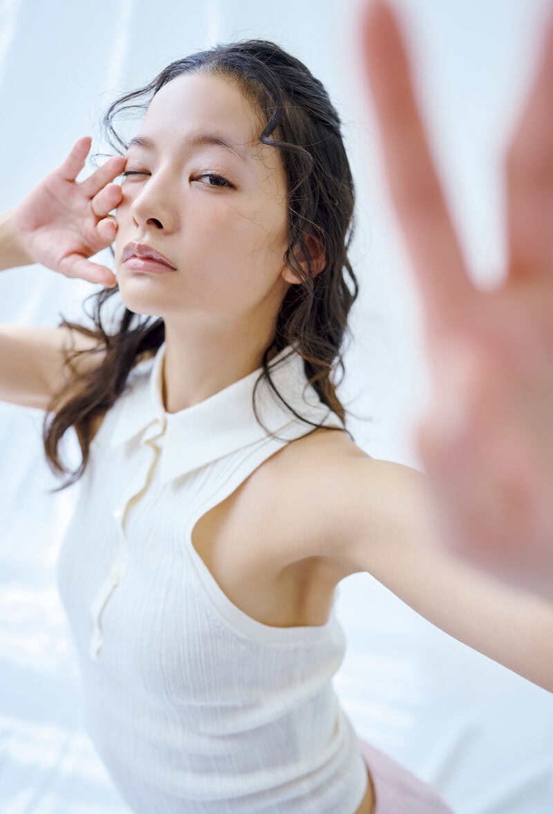 モデル＝織田梨沙