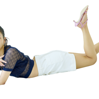 モデル＝織田梨沙