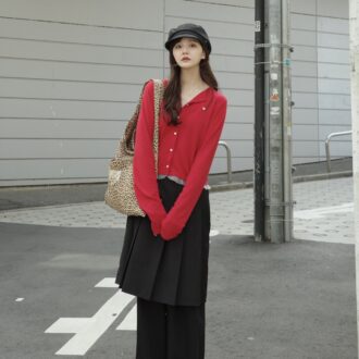 赤×黒で魅せる洗練レイヤードスタイル。大人の洒落感は“配色”でつくる！【30代スナップ】