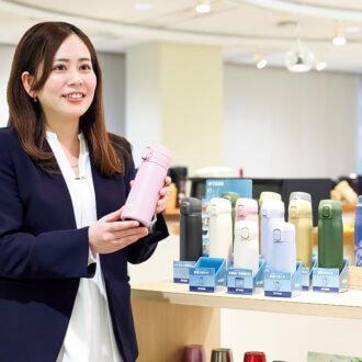 お仕事中の林優紀さん