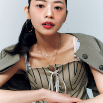 描くチーク　モデル＝松木育未