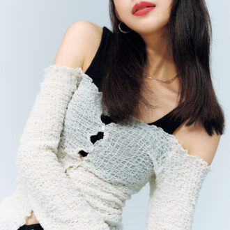 描くチーク　モデル＝松木育未