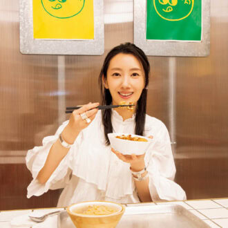 【波瑠の台北旅／名店の名メニュー⑤】八角がしっかりきいた魯肉飯はコスパ抜群！ いまどきなカジュアルな店内にも注目