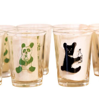 オリジナルの動物のイラストとミニサイズが可愛い台湾のビールグラス（各140元）。