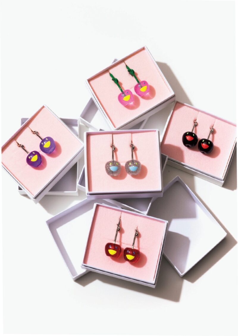 ピアス各￥6,600※ピンクのみ￥7,700（すべてTAKASHI MURAKAMI×Liquem／Tonari no Zingaro）