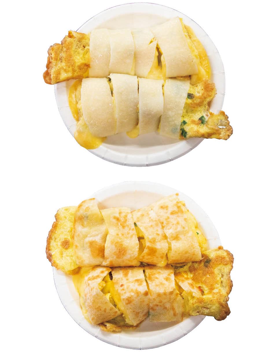 こちらのダンピンはチーズ入りがスタンダード。上:もちもちした米粉クレープで包んだダンピンはオリジナル(70元)。下:チーズ入りダンピン(60元)。