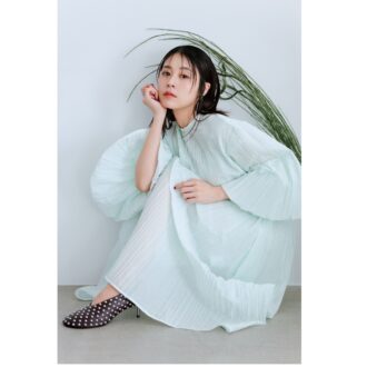 【有村架純】インタビュー付き　透け感のある素材や鮮やかな色柄……リゾート気分で夏服を満喫♡