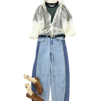 Tシャツ￥3,300（アン／アンティローザ）　シアーシャツ￥3,960（アントマリーズ／アンティローザ）　ソックス¥2,640（グリーンバター／ル タロン 有楽町マルイ店）　ベルト￥9,900（ウィム ガゼット／ウィムガゼット ルミネ新宿店）　シルバーネックレス¥28,600（ニナ・エ・ジュール／ショールーム ロイト）　スニーカー￥6,590（ザラ／ザラ カスタマーサービス）