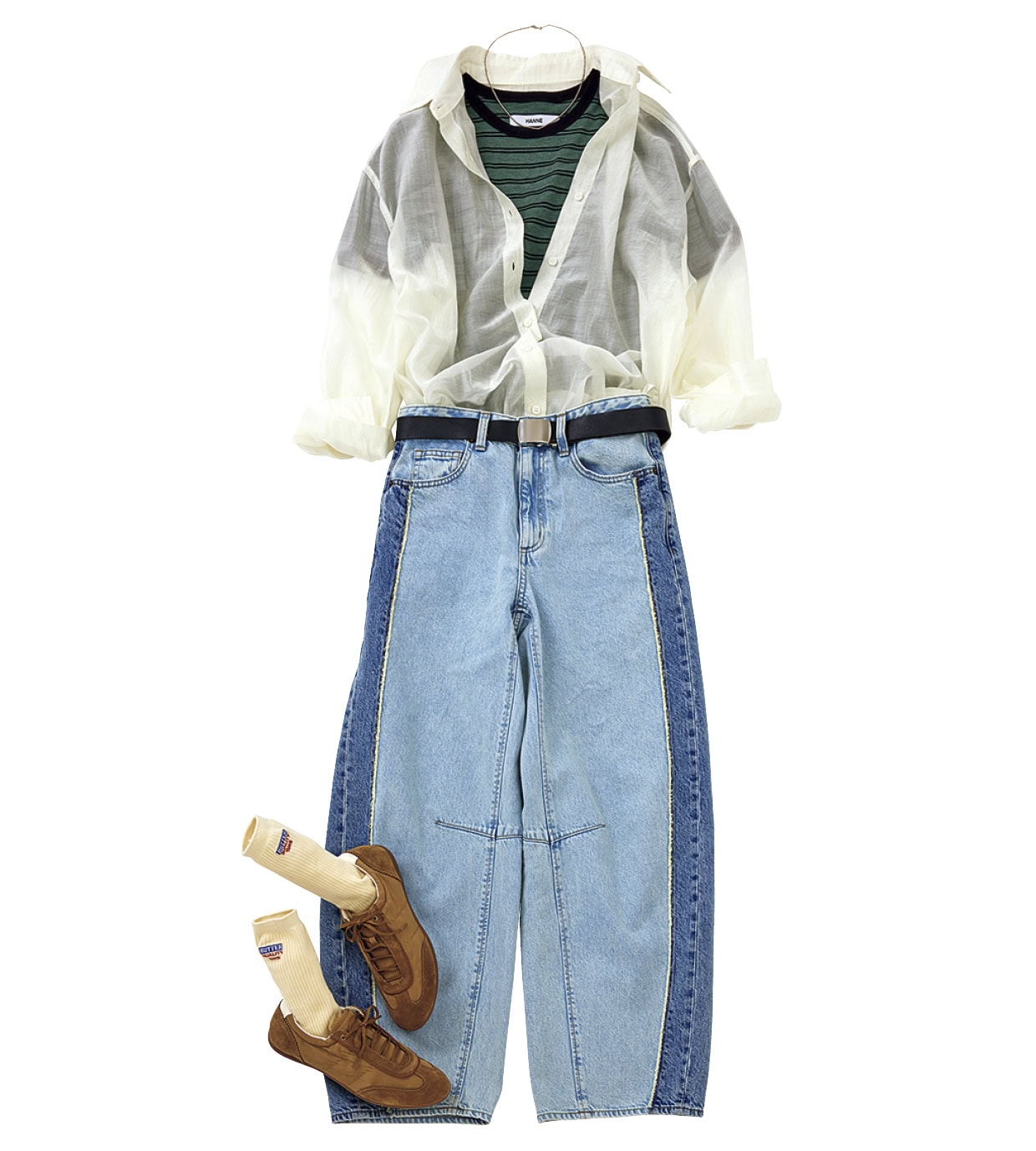 Tシャツ¥3,300(アン/アンティローザ) シアーシャツ¥3,960(アントマリーズ/アンティローザ) ソックス¥2,640(グリーンバター/ル タロン 有楽町マルイ店) ベルト¥9,900(ウィム ガゼット/ウィムガゼット ルミネ新宿店) シルバーネックレス¥28,600(ニナ・エ・ジュール/ショールーム ロイト) スニーカー¥6,590(ザラ/ザラ カスタマーサービス)