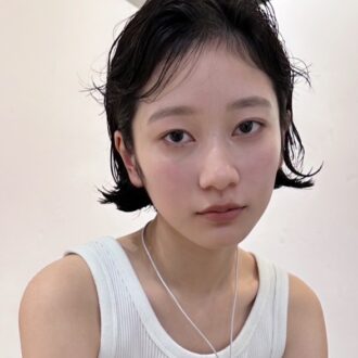 【30代ボブ】外ハネウェットボブで垢抜け！ツヤと束感で作る大人なこなれヘア