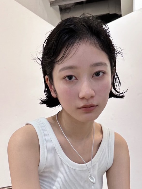 30代ヘアスタイル、外ハネウェットボブ、nanuk