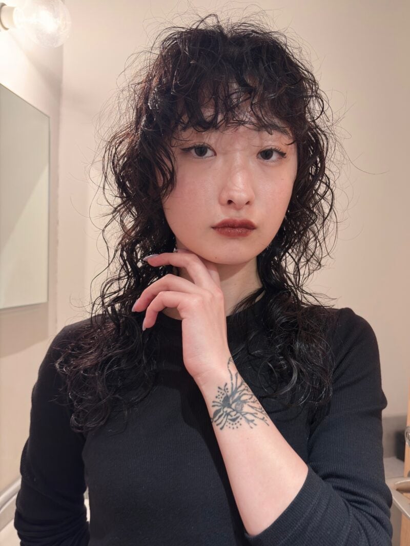 30代ヘアスタイル、スパイラルロング、nanuk