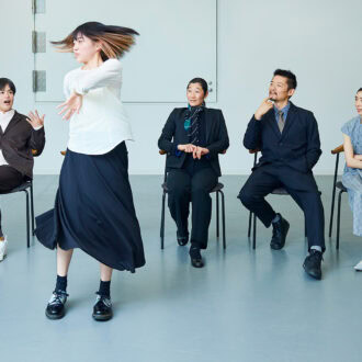 岡田利規　ダンス作品兼演劇作品『ダンスの審査員のダンス』 ©Yusei Fukuyama