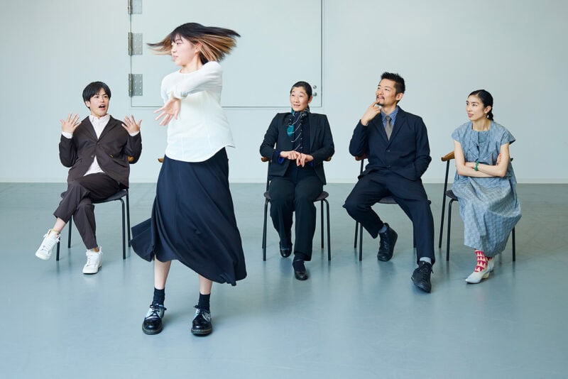 岡田利規　ダンス作品兼演劇作品『ダンスの審査員のダンス』 ©Yusei Fukuyama