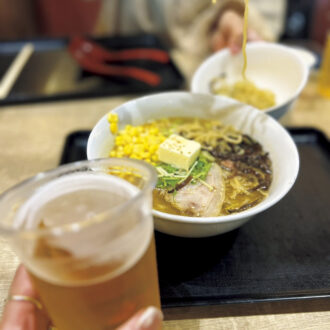 新千歳空港でラーメンとビール