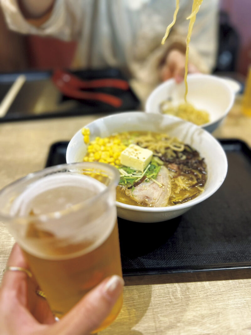 新千歳空港でラーメンとビール