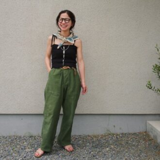 【30代スナップ】大人のヘルシーな肌見せの正解は？ スカーフアレンジがカギ！