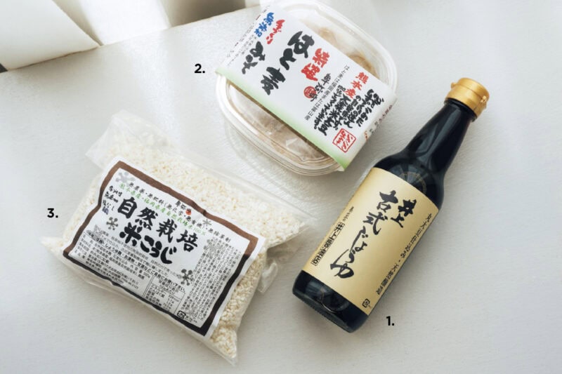 1_井上古式じょうゆ 360mL ¥734（井上醤油店）　2_卑弥呼醤院 はと麦みそ 400g ¥760、3_同 自然栽培 米こうじ 500g ¥1,250 （ともに内田物産）