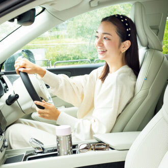 シンプルなエクリュカラーのセットアップがXC60のインテリアと品よくマッチ