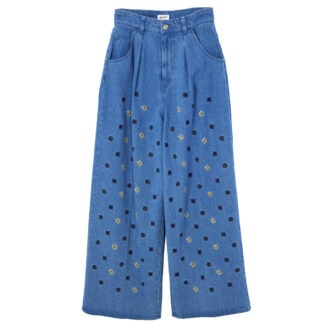 デニムパンツ￥33,000（マカフィー／トゥモローランド）