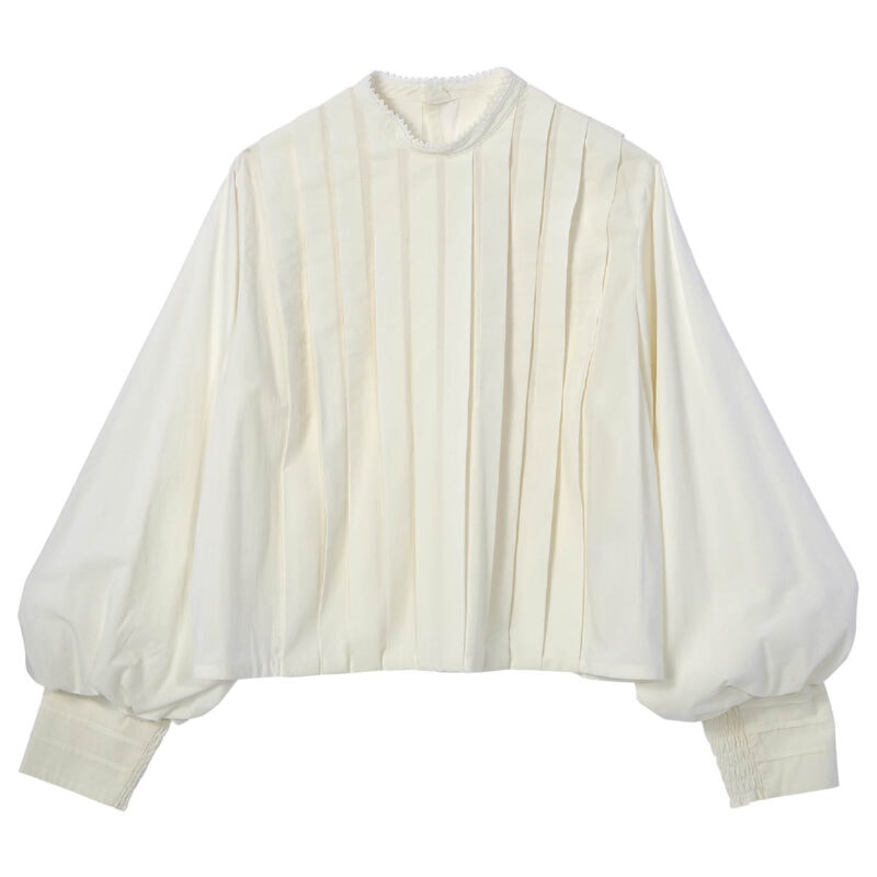 ブラウス￥29,700（HER.）