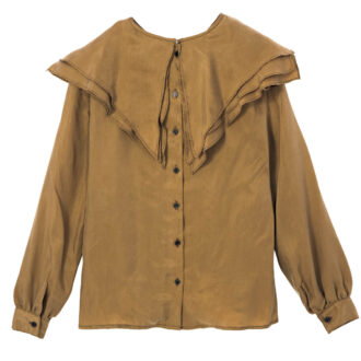 ブラウス￥26,400（Pasterip）
