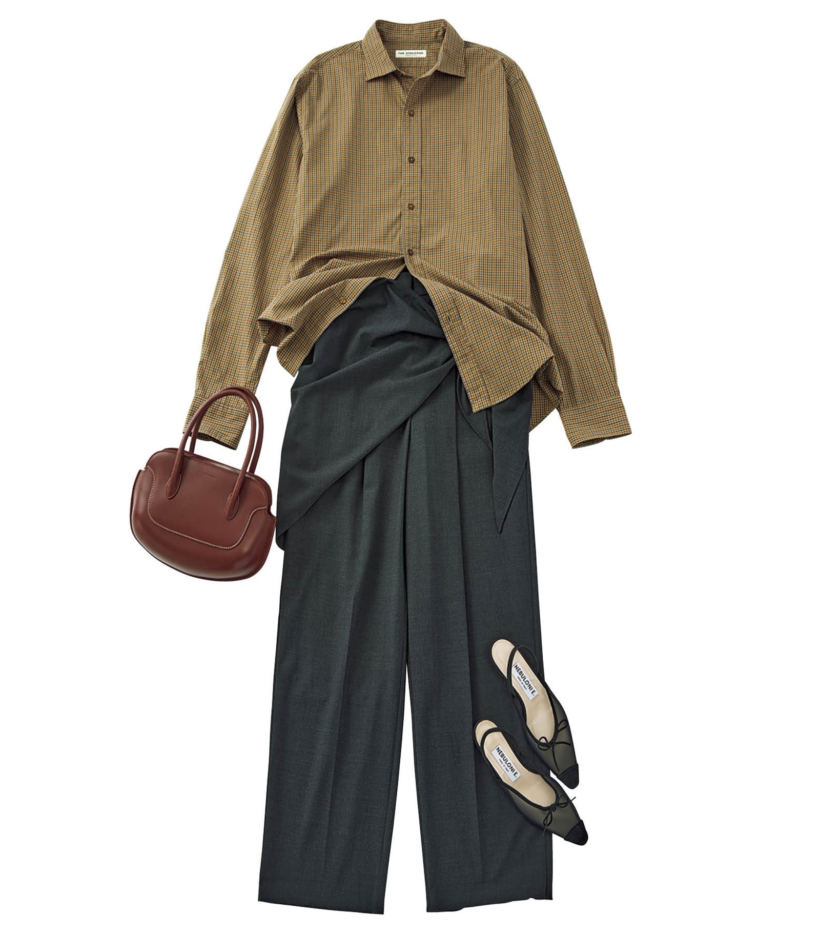 シャツは着まわし　スカーフ付きパンツ￥11,550（クレドナ）　バッグ￥37,400（アーカイブエプク）　サンダル￥59,400（ネブローニ／ピモンテ）