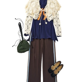 カーディガン￥48,400（オープン セサミ クラブ）　ロングTシャツ￥19,800（ウーア／シップス インフォメーションセンター）　パンツ￥20,900（アラミンタ ジェームス／ジャック・オブ・オール・トレーズ プレスルーム）　バッグ￥7,150（スピード／ゴールドウイン カスタマーサービスセンター）　シューズ￥35,200（スペルタ／フラッパーズ）