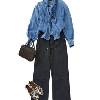 ブラウス￥44,000（ウィム ガゼット／ウィム ガゼット ルミネ新宿店）　デニムパンツ￥16,170（クレドナ）　バッグ￥41,800（ロー ソウル）　ローファー￥59,400（セーザ／ピモンテ）