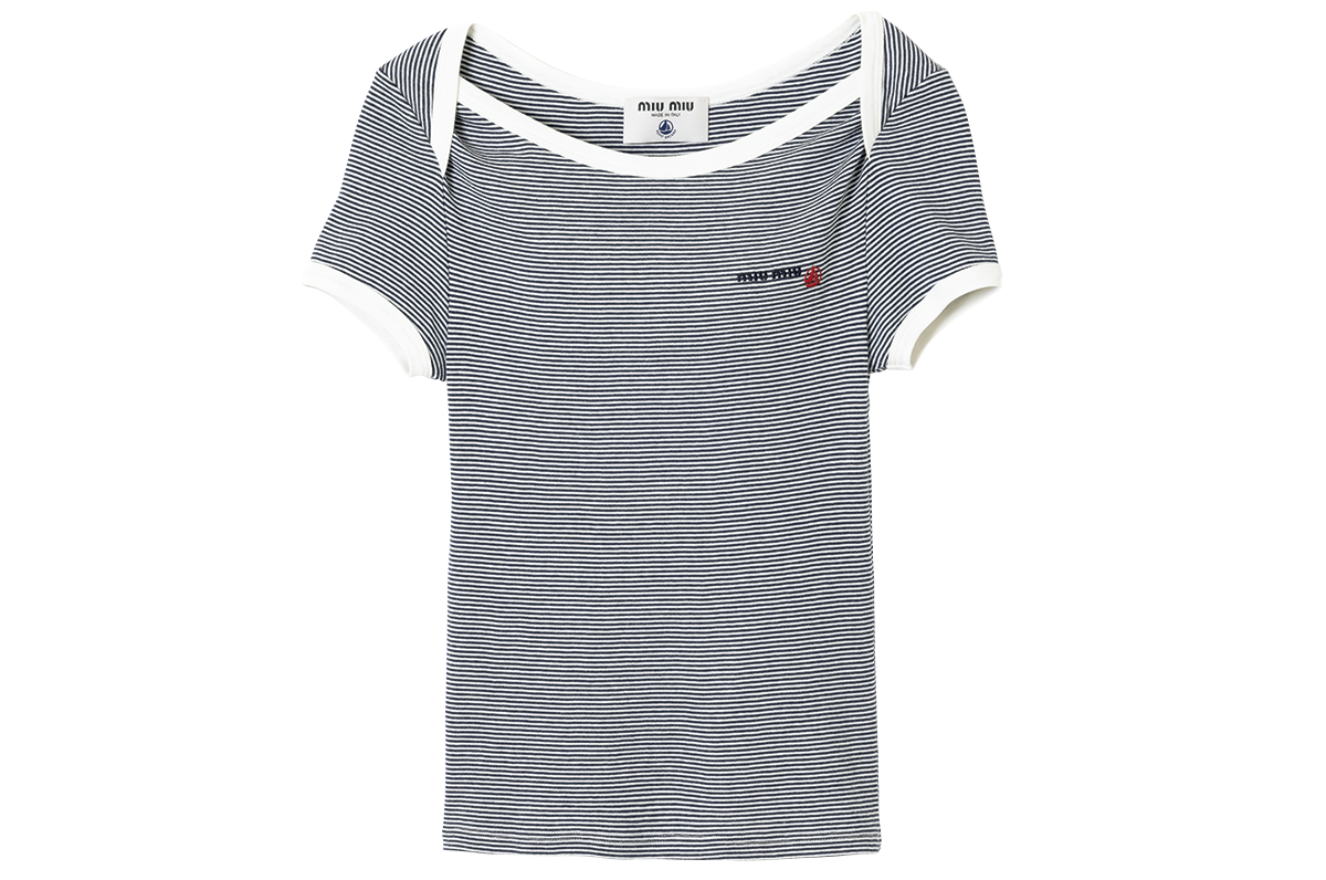 Tシャツ￥91,300※予定価格（ミュウミュウ／ミュウミュウ クライアントサービス）