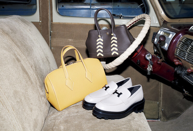 上：バッグ『ネオ·ガーデン』［H16×W23×D10］￥1,034,000、中：バッグ『プティ·トゥール』［H21×W34×D13］￥1,837,000※参考色、下：ローファー『ルーブル』￥267,300（すべてエルメス／エルメスジャポン）