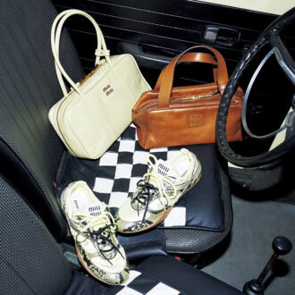 横長スクエア型の【ミュウミュウ】新作バッグは今っぽさへの即効性抜群！