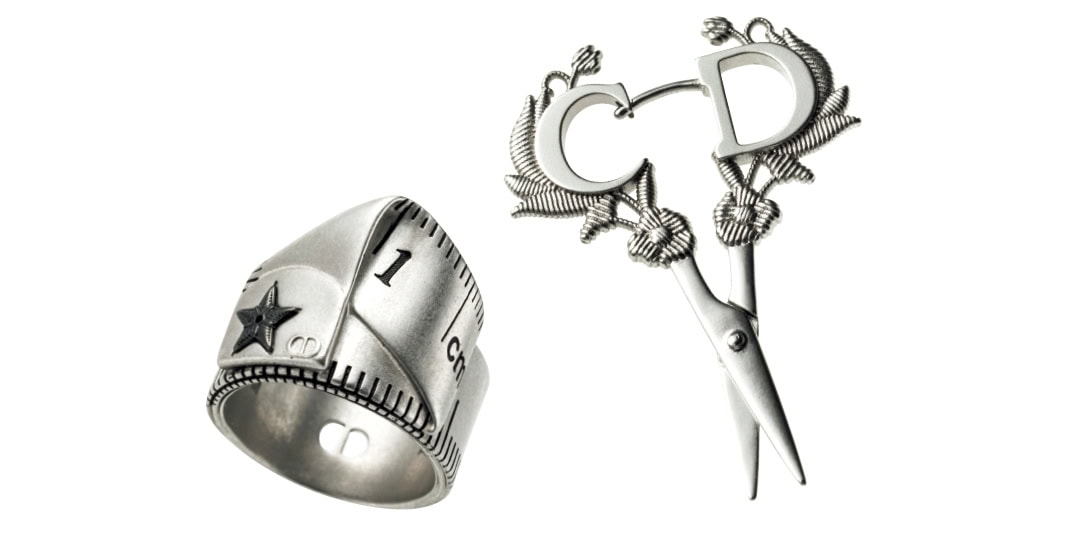 リング￥92,000、ピアス￥52,000（ともにディオール／クリスチャン ディオール）