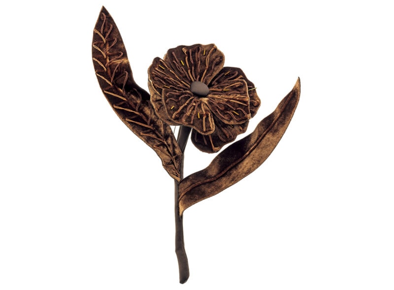 ブローチ￥118,800（マルニ／マルニ ジャパン クライアントサービス）