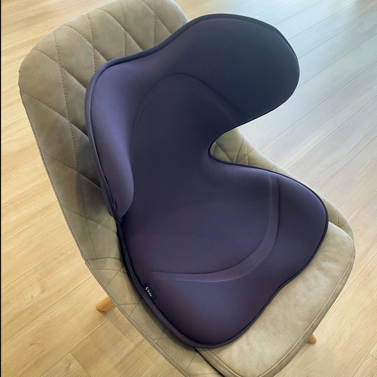 首や肩のこりが辛く、改善するために購入した姿勢サポートクッション