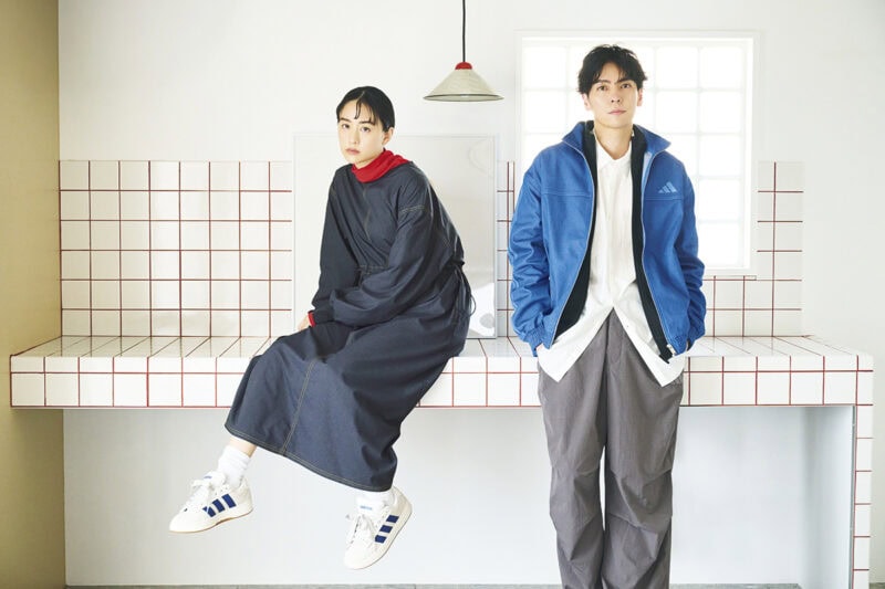 柔らかくて心地いいデニム生地が主役の洗練カジュアルな装いで素敵に