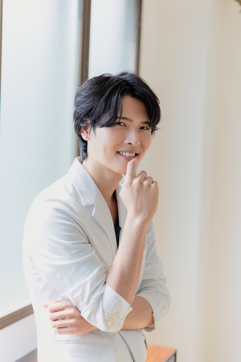堀江俊貴さん（現役化粧品研究員としくん）
