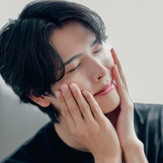 堀江俊貴さん（現役化粧品研究員としくん）