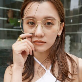 30代向け【軽やかレイヤーセミディ】寒色ベージュで叶える！今っぽいこなれニュアンスヘア