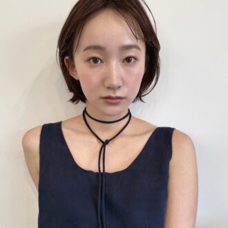【30代の抜け感ヘア】「甘すぎない」派に！ナチュラルな空気感で魅せるショートレイヤー