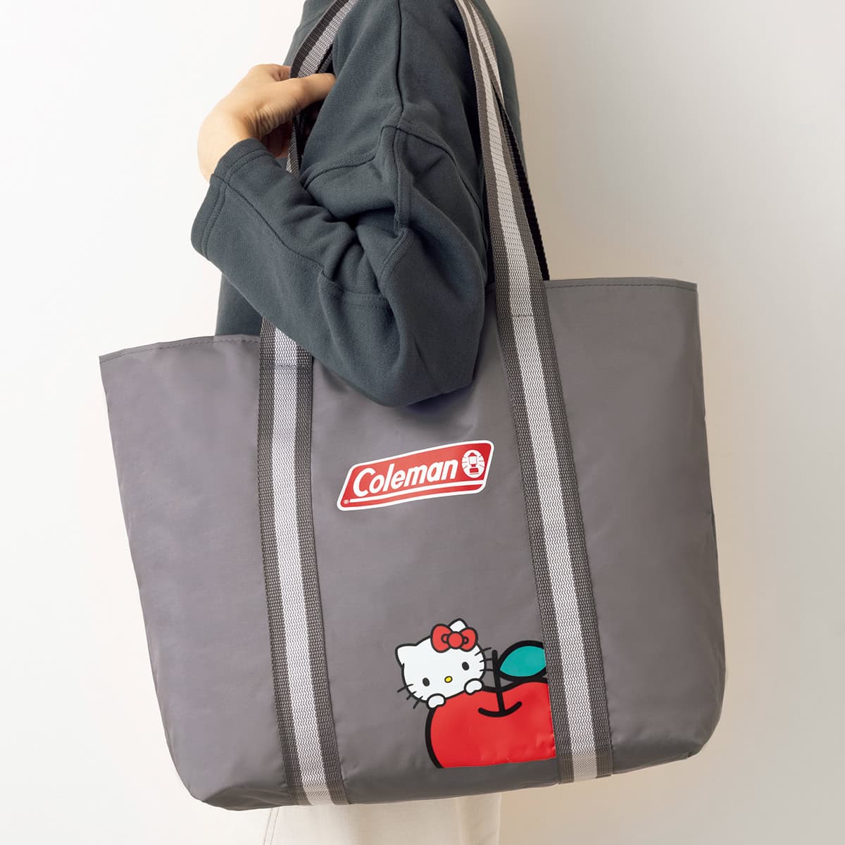 肩にかけられるロングハンドル